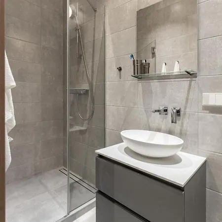 Апартаменты Charming With Rooftop View