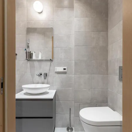 Апартаменты Charming With Rooftop View