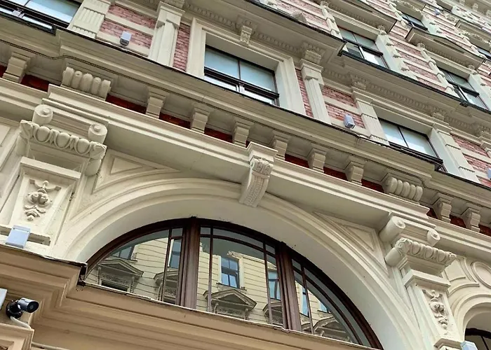 Charming With Rooftop View